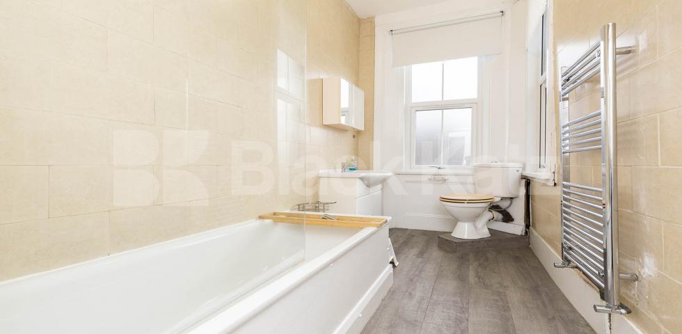 Split over two floors a large 3 bedroom apartment with kitchen diner Hungerford Road, Hillmarton Conservation Area 